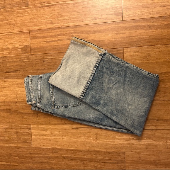 Kiki Wide-Leg Jeans - Picture 9 of 10